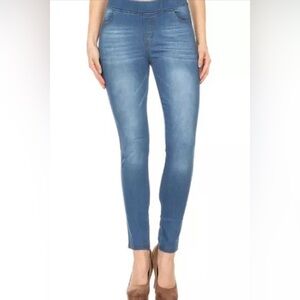 NWT SO Women's Mid Rise Pull-On Jegging Super stretch in Light Blue Shade Size16